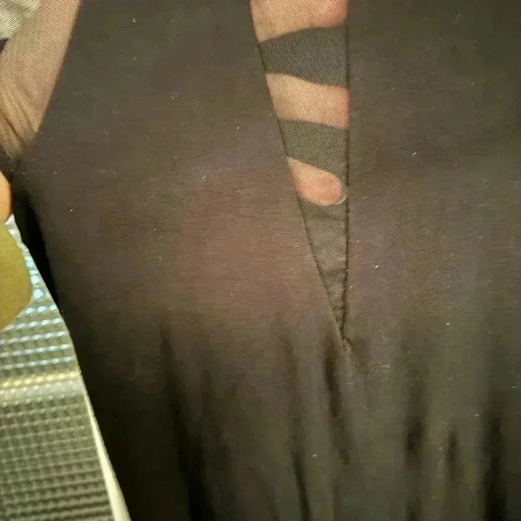 Bailey/44 black top with sheer cap sleeves and Sheer V-Front insert zip back XS - Picture 11 of 11